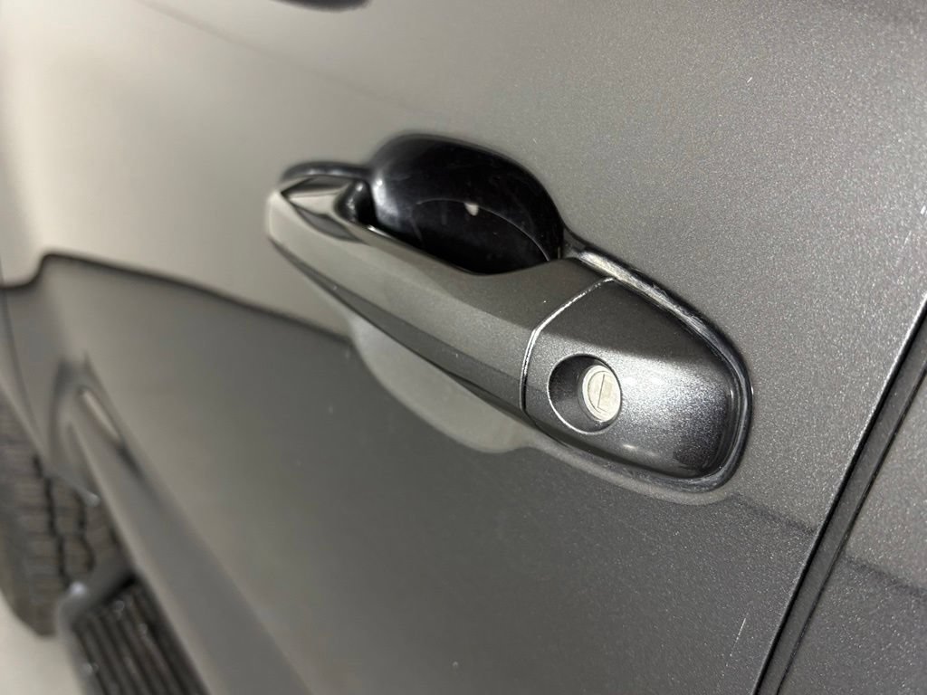 Used 2018 Toyota Tacoma SR w/ SR Convenience Package AWD/4WD image 15