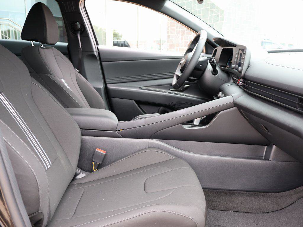 New 2025 Hyundai Elantra Sport image 10
