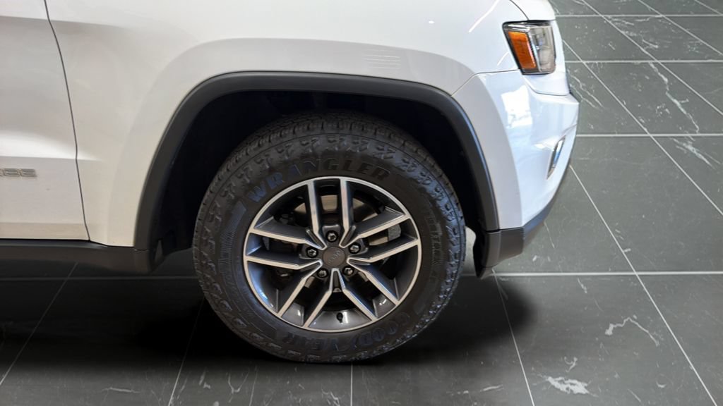 Used 2015 Jeep Grand Cherokee Laredo AWD/4WD image 23