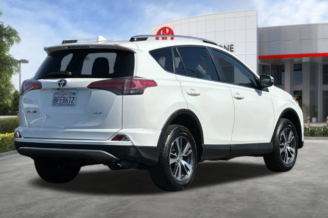 Certified 2018 Toyota RAV4 XLE FWD image 5