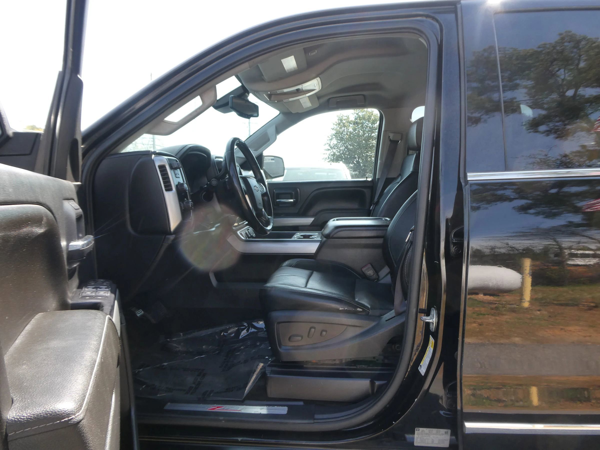 Used 2015 Chevrolet Silverado 2500 LTZ w/ LTZ Plus Package AWD/4WD image 12