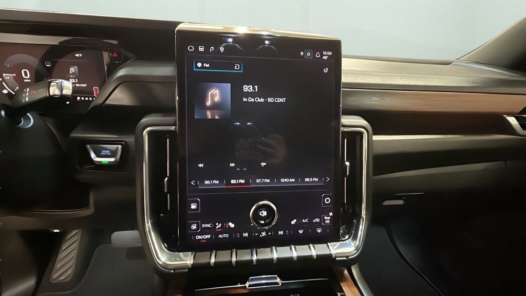 Used 2025 GMC Yukon Denali image 21