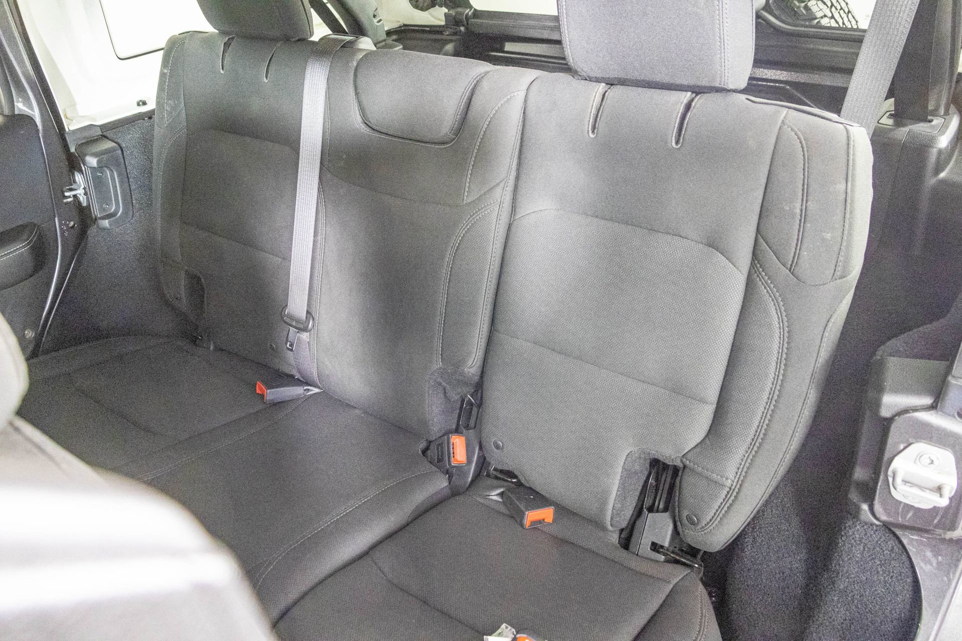 Used 2018 Jeep Wrangler Unlimited Sahara image 29