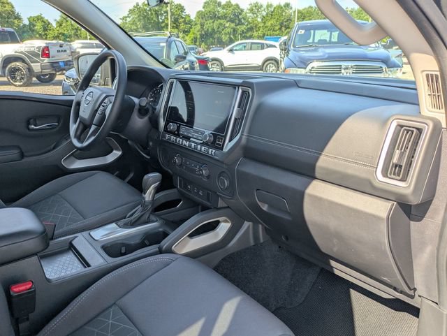 Used 2025 Nissan Frontier SV RWD image 29