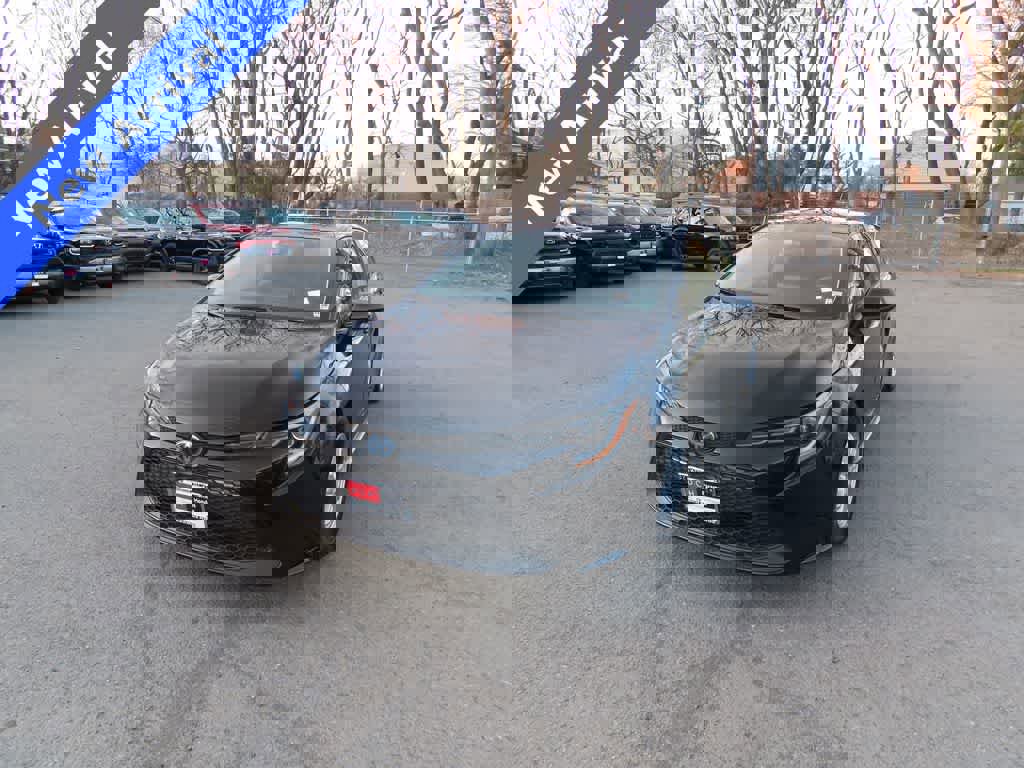 Used 2021 Toyota Corolla LE image 1