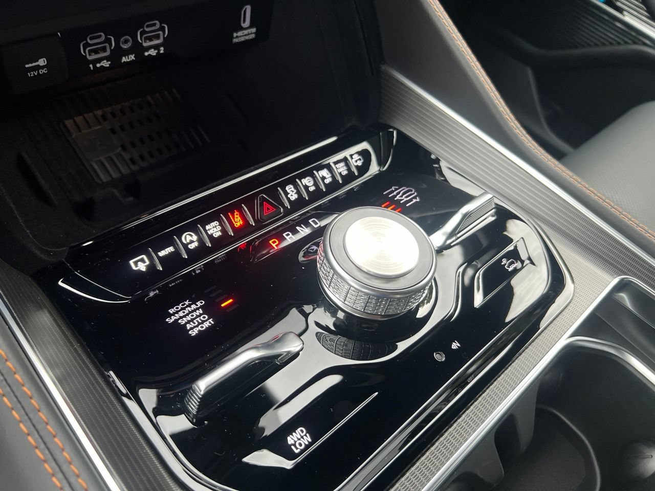 New 2026 Jeep Grand Wagoneer Summit AWD/4WD image 36