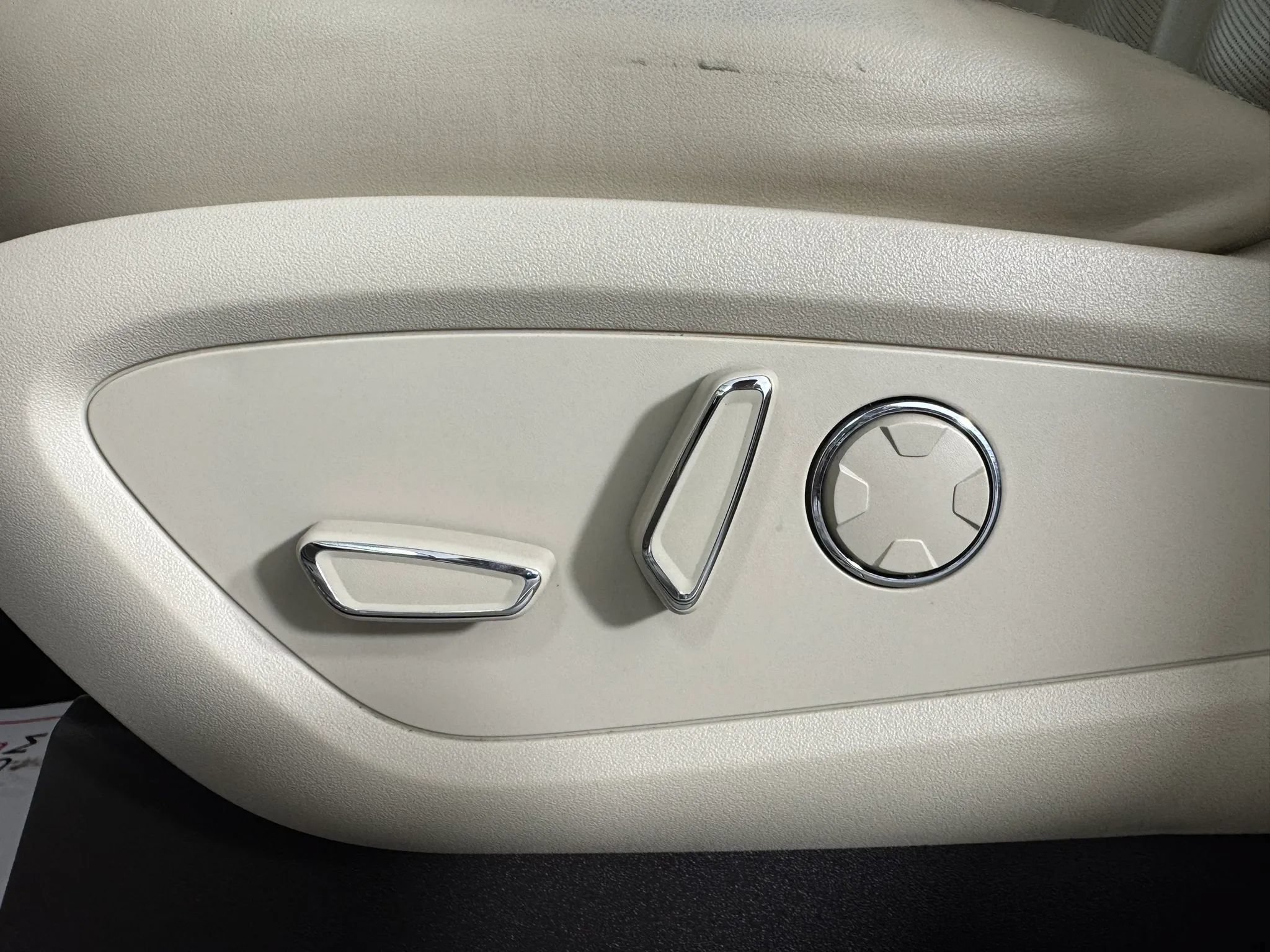 Used 2019 Lincoln MKC Select w/ Select Plus Package AWD/4WD image 35