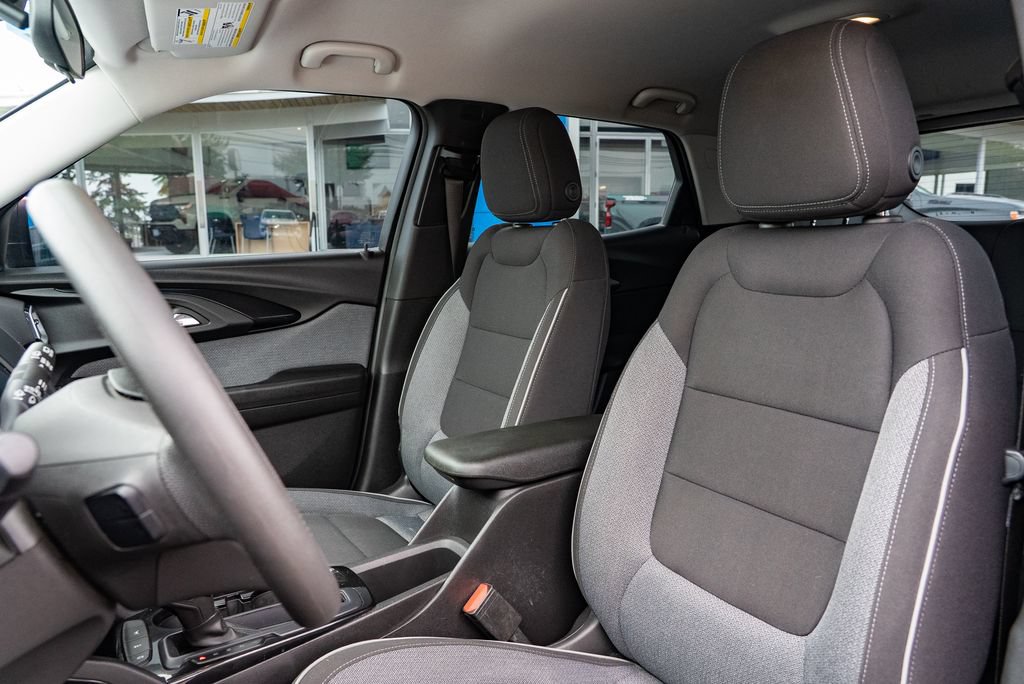 Used 2021 Chevrolet TrailBlazer LS w/ LPO, Blackout Package FWD image 22