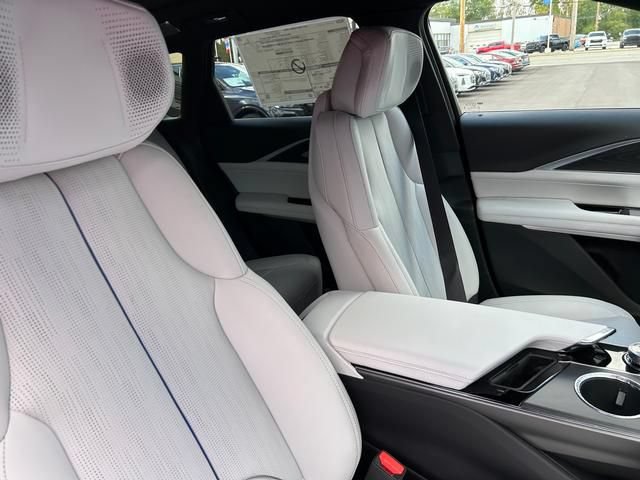 New 2026 Cadillac Lyriq Premium Luxury w/ LPO, Floor Liner Package AWD/4WD image 26