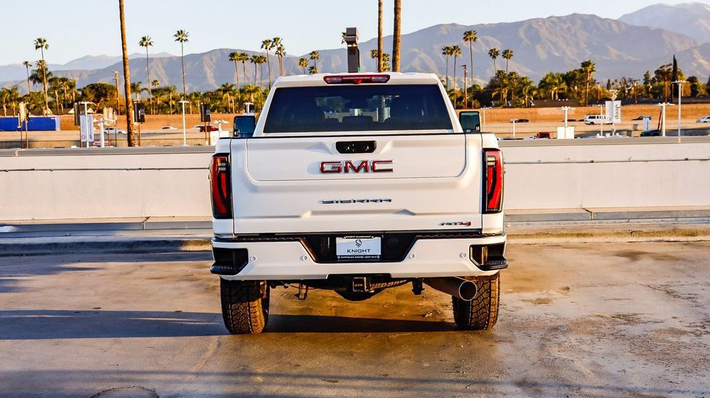 Used 2025 GMC Sierra 2500 AT4 image 8