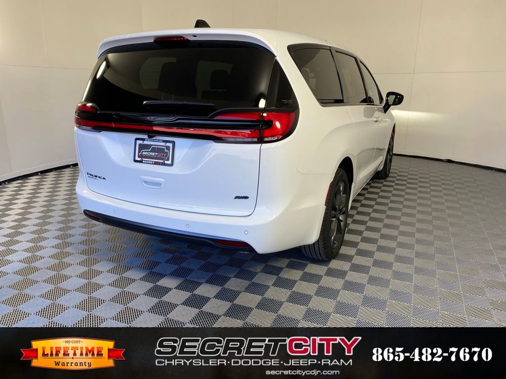 New 2026 Chrysler Pacifica Select image 7