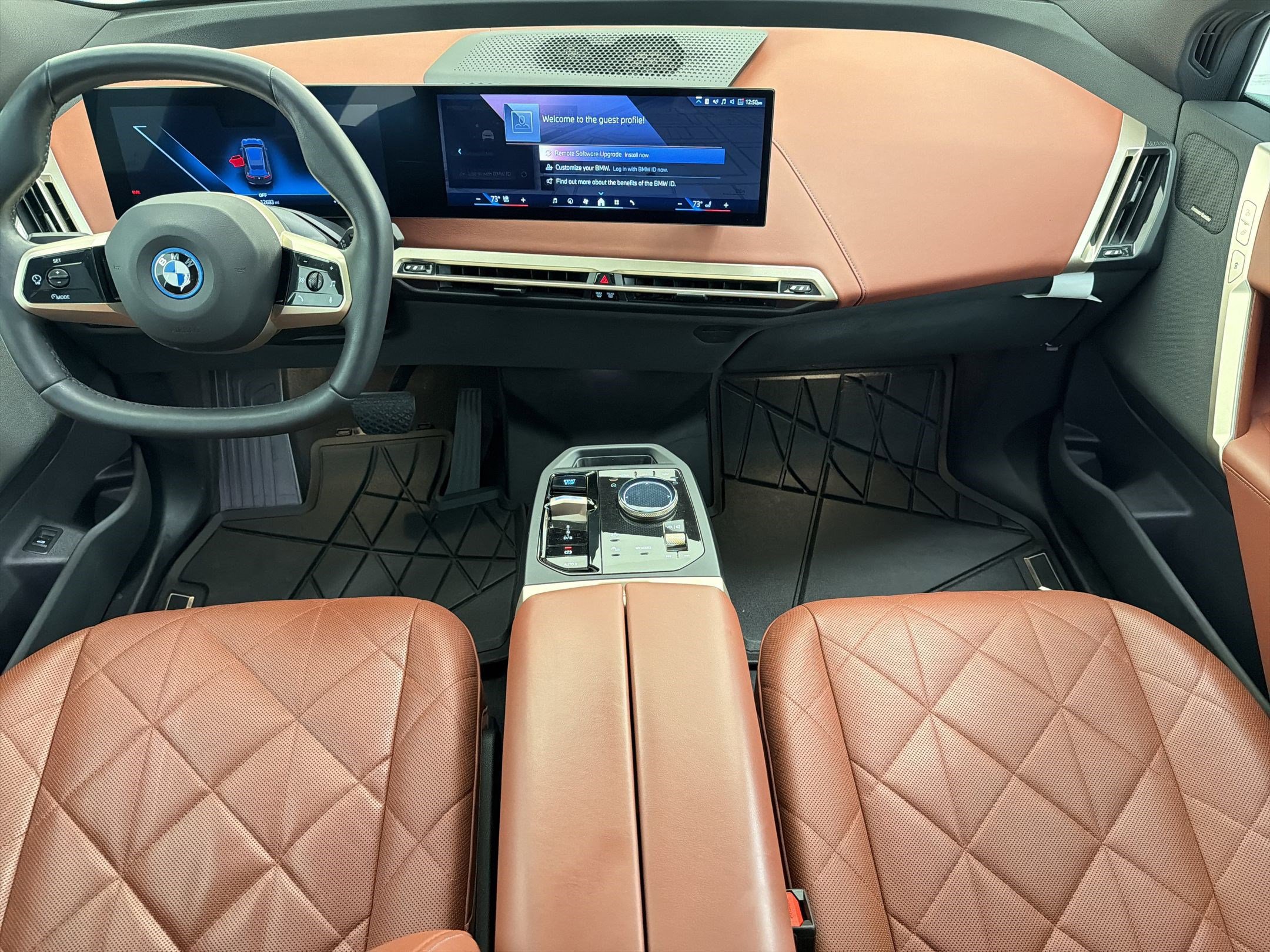 Used 2025 BMW iX xDrive50 w/ Premium Package image 17