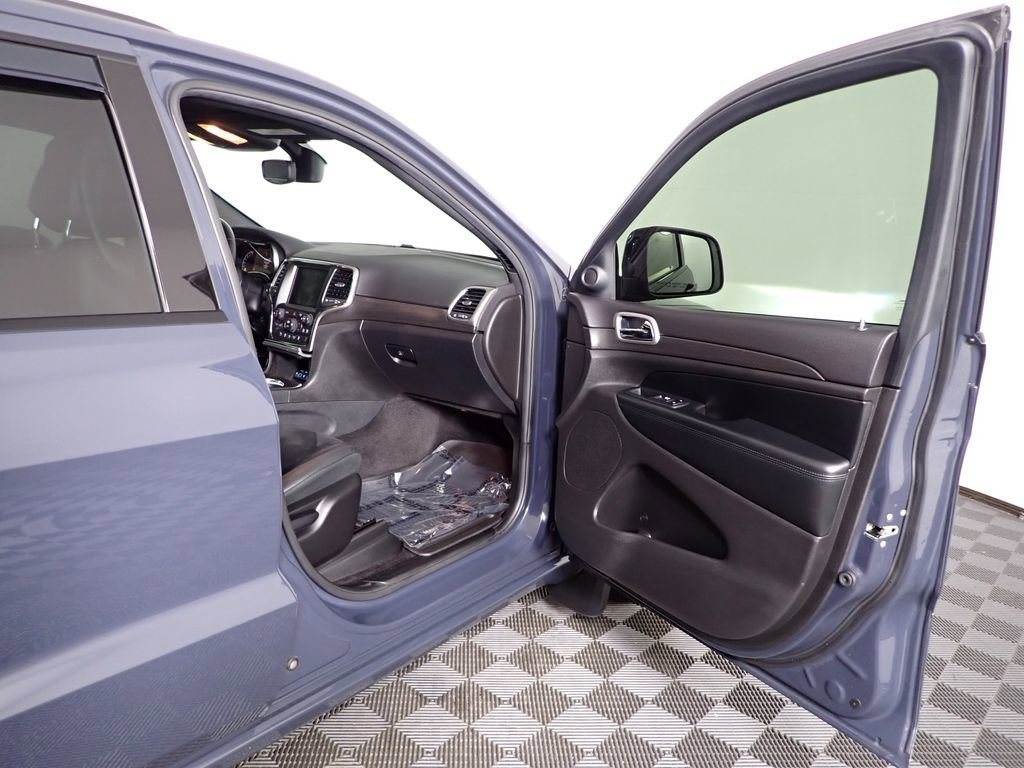Used 2018 Jeep Grand Cherokee Altitude image 41