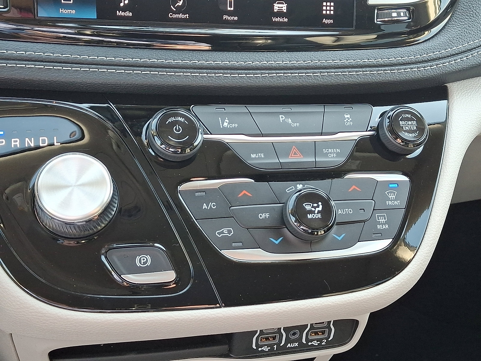 Used 2023 Chrysler Pacifica Touring-L image 16