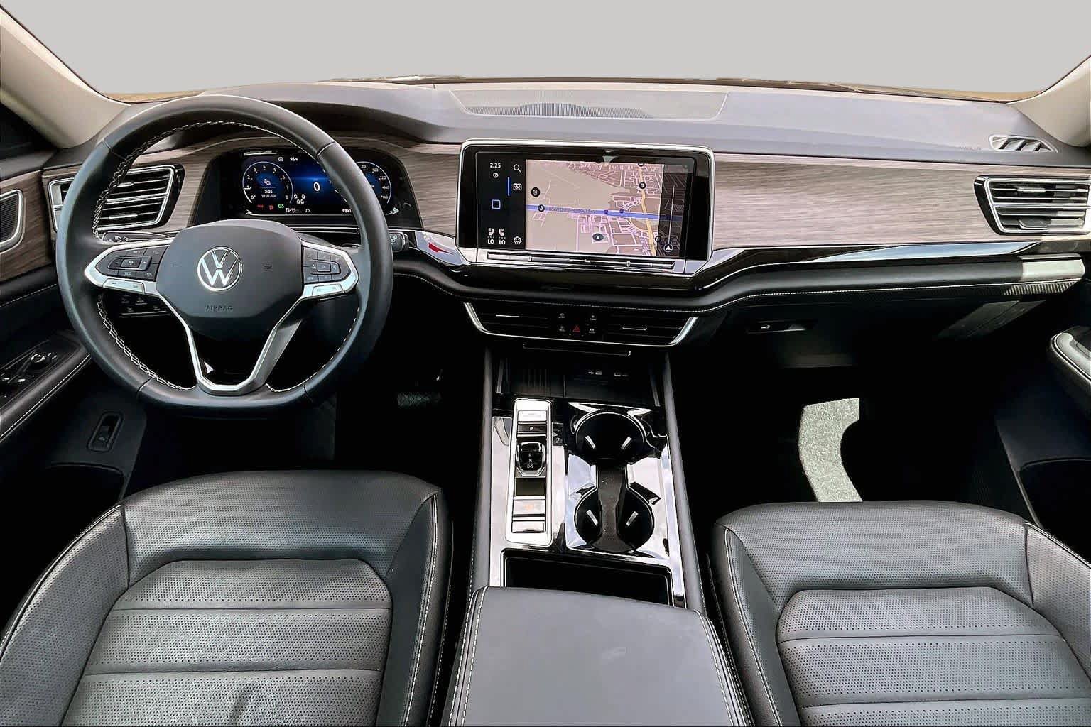 Used 2025 Volkswagen Atlas SEL AWD/4WD image 15