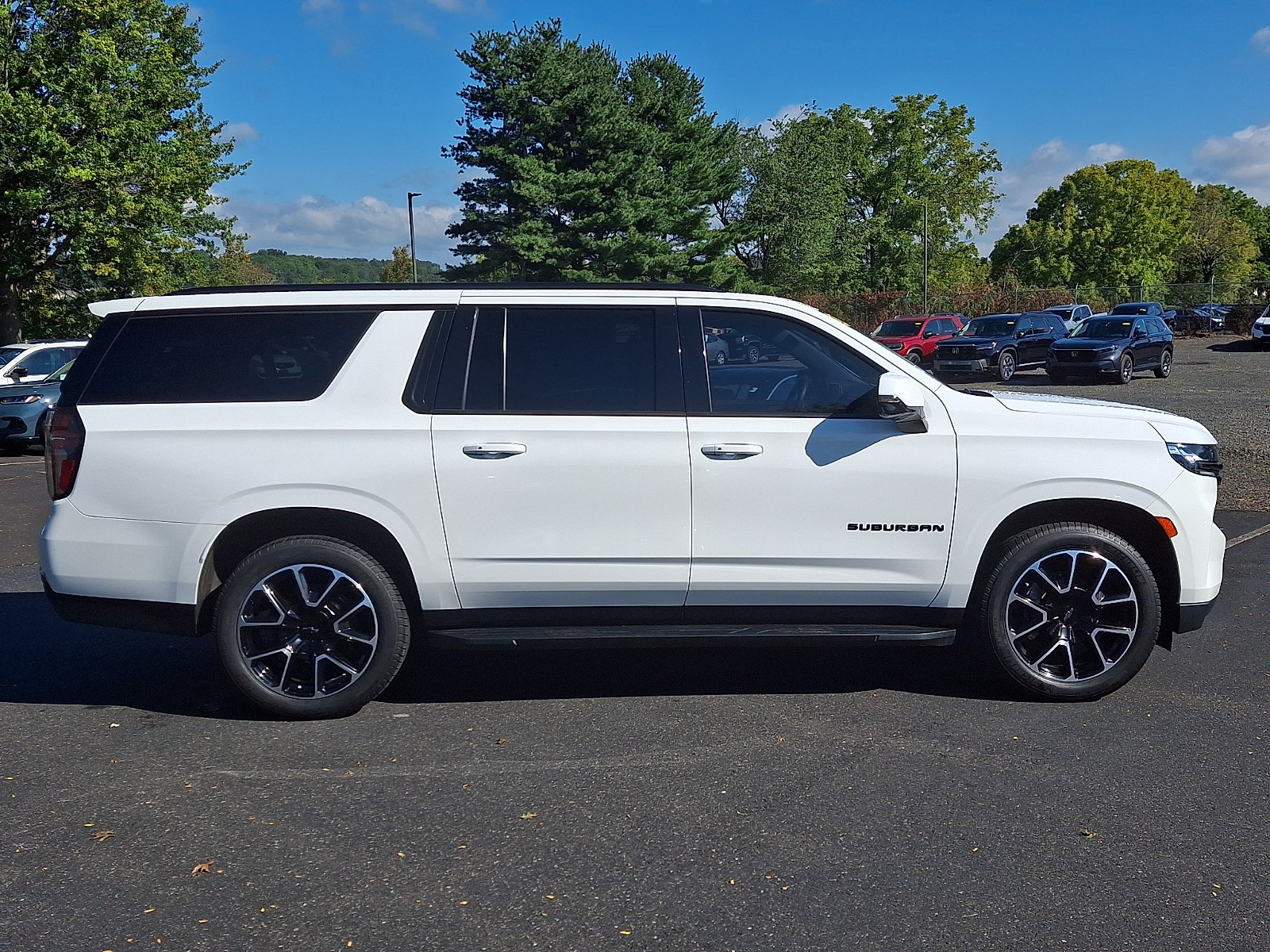 Used 2021 Chevrolet Suburban RST w/ Luxury Package AWD/4WD image 7
