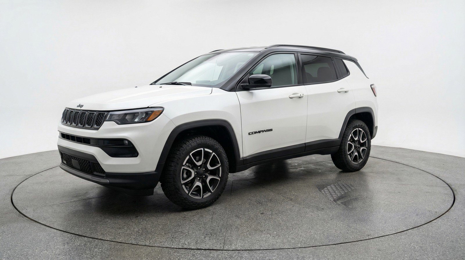 Used 2025 Jeep Compass Trailhawk image 3