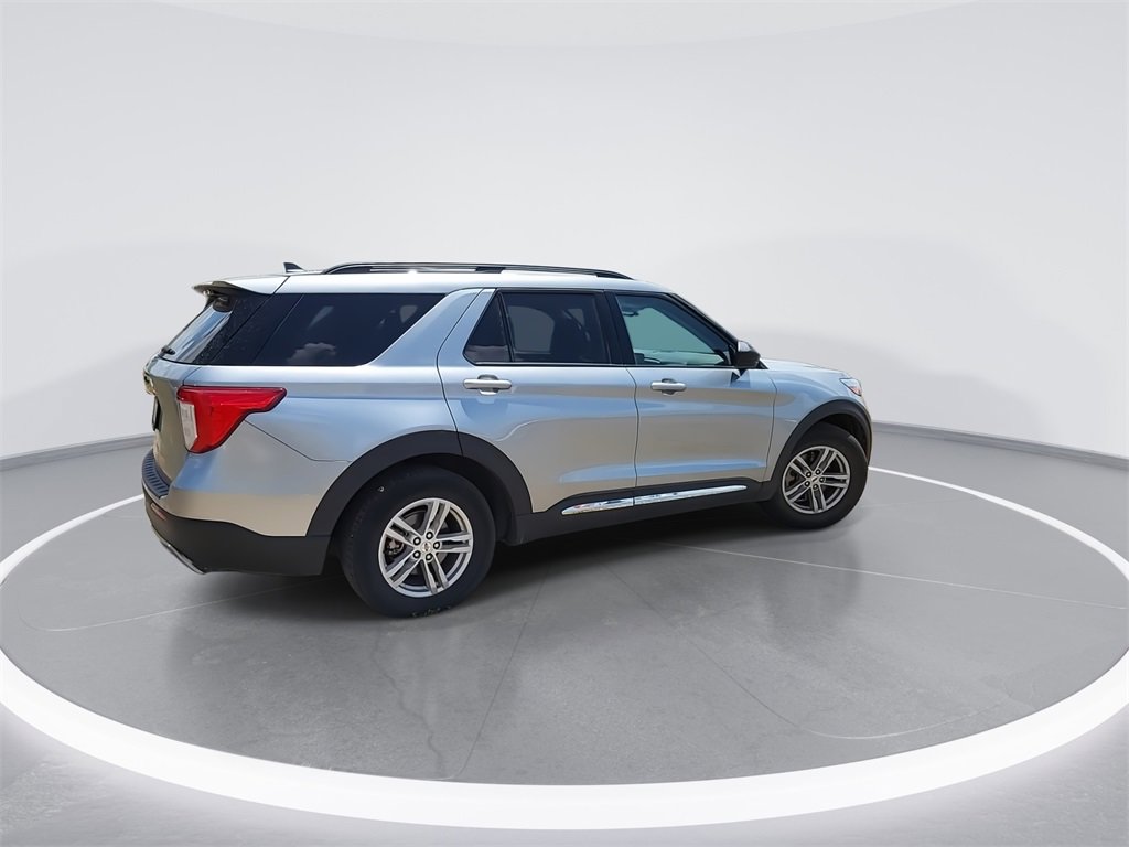 Used 2024 Ford Explorer XLT w/ Equipment Group 202A image 8