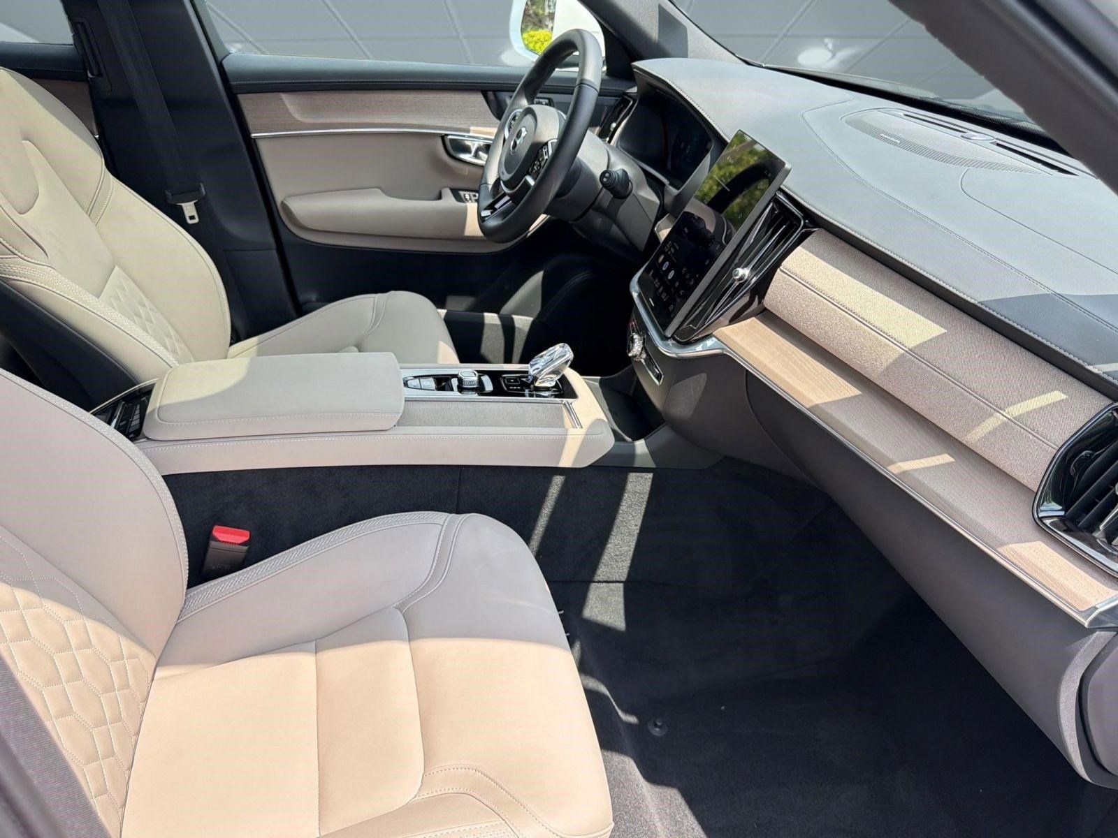Certified 2025 Volvo XC90 B6 Plus AWD/4WD image 30