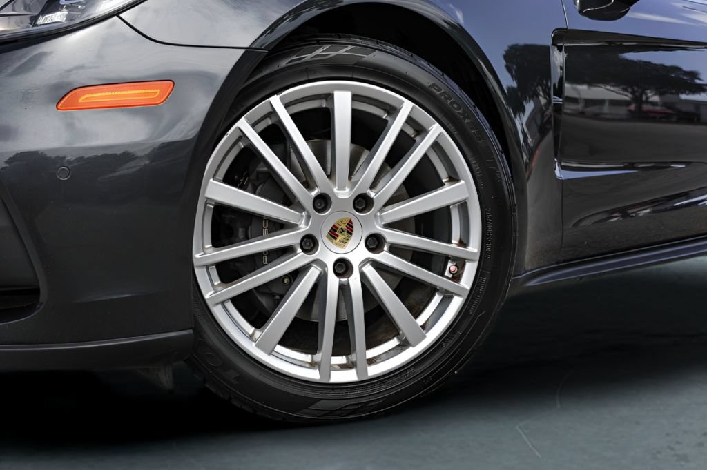Used 2017 Porsche Panamera 4 AWD/4WD image 4