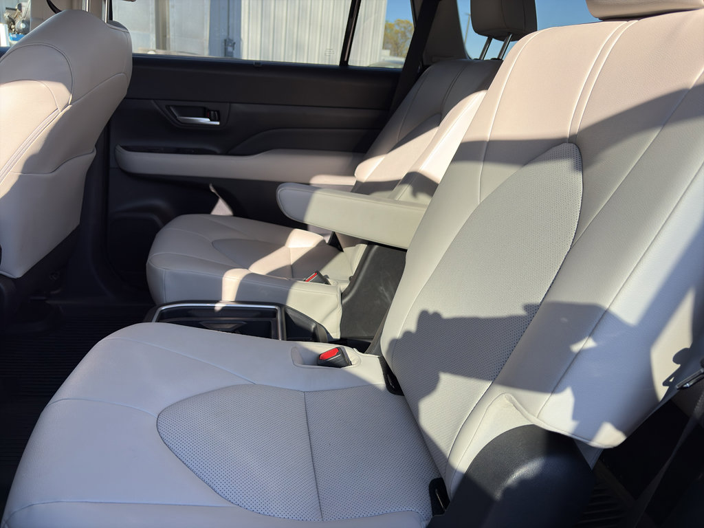 Used 2026 Toyota Grand Highlander XLE image 9