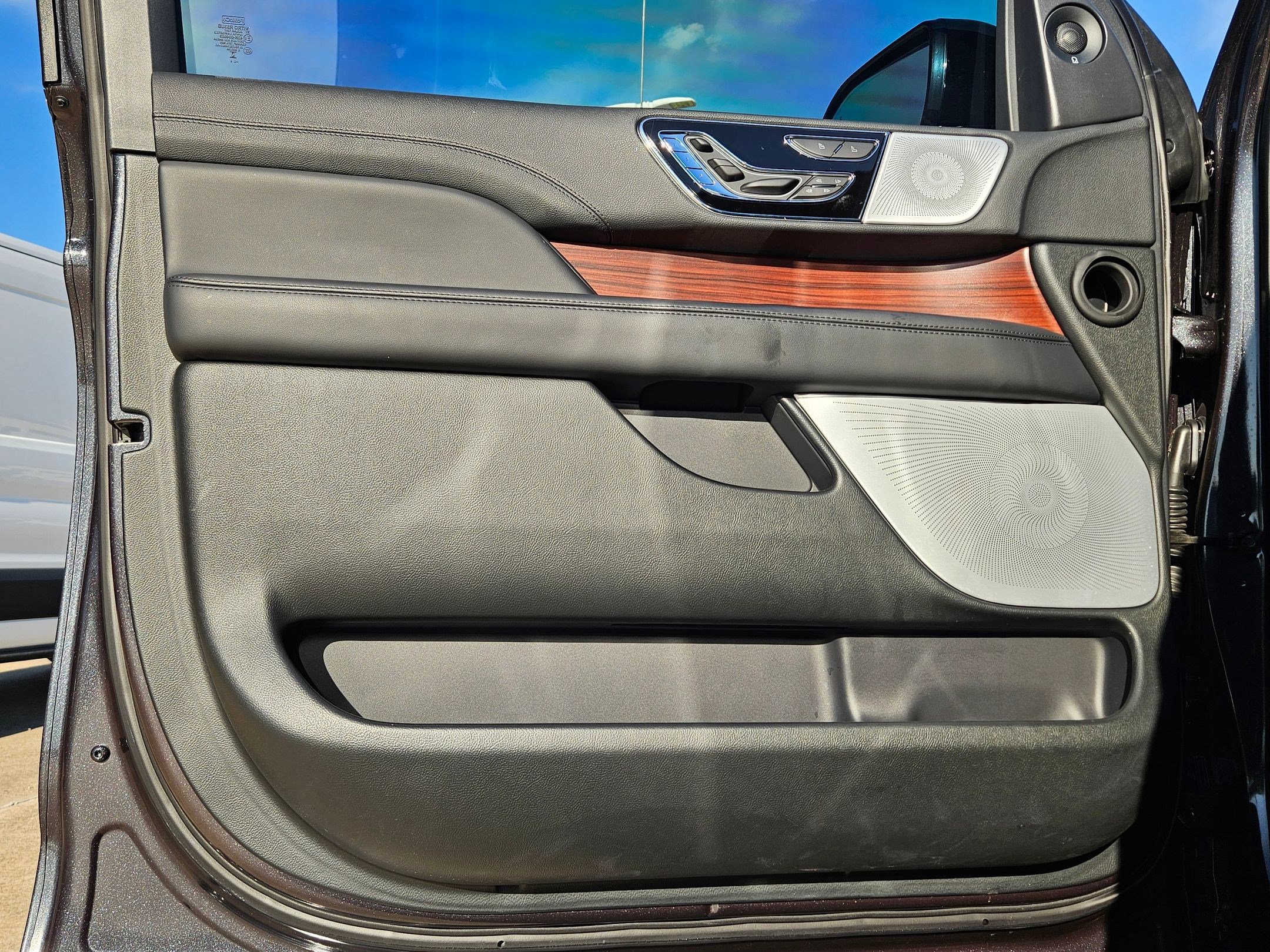 Used 2024 Lincoln Navigator L Reserve image 12