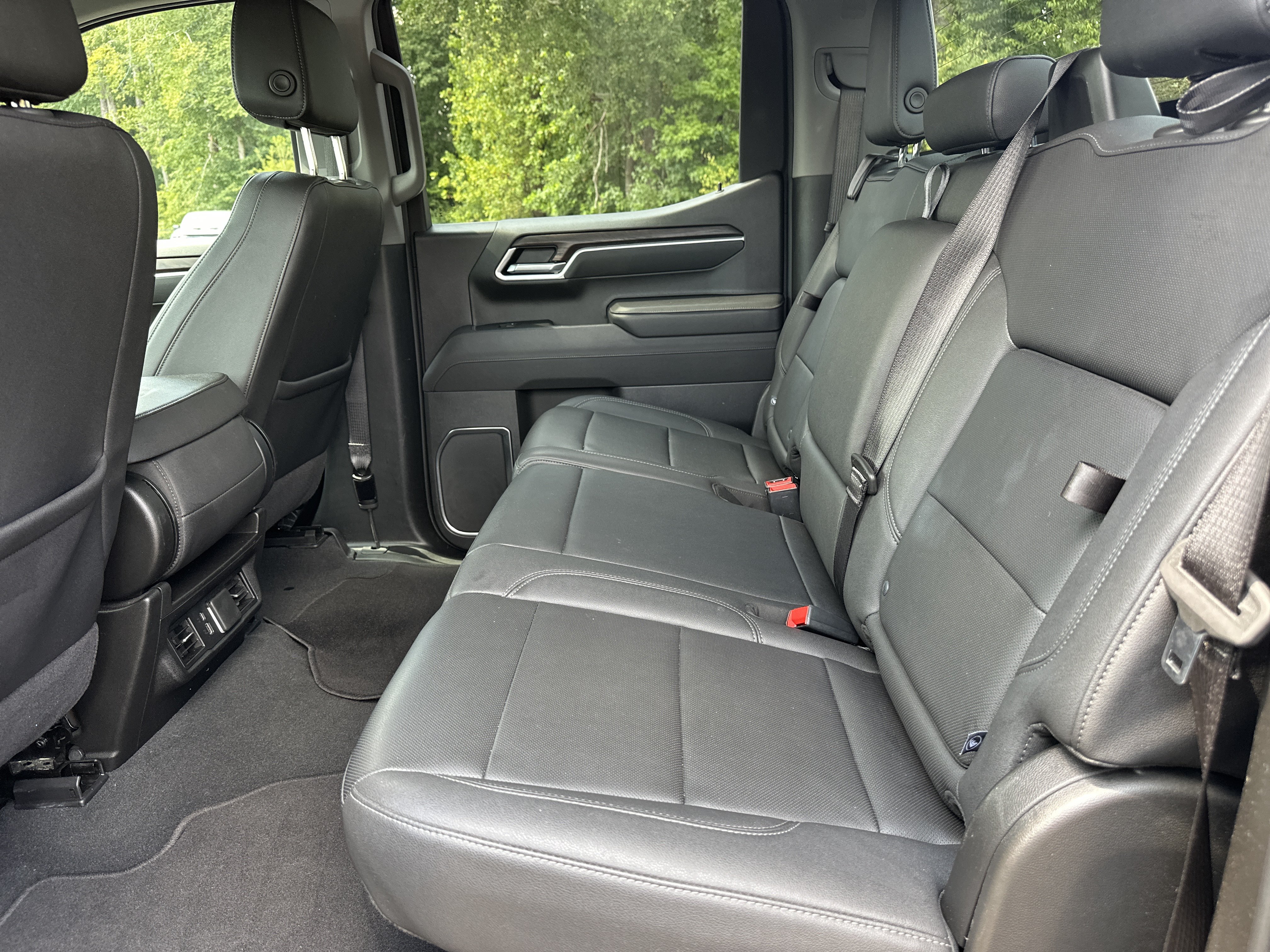 Used 2025 GMC Sierra 1500 SLT AWD/4WD image 21