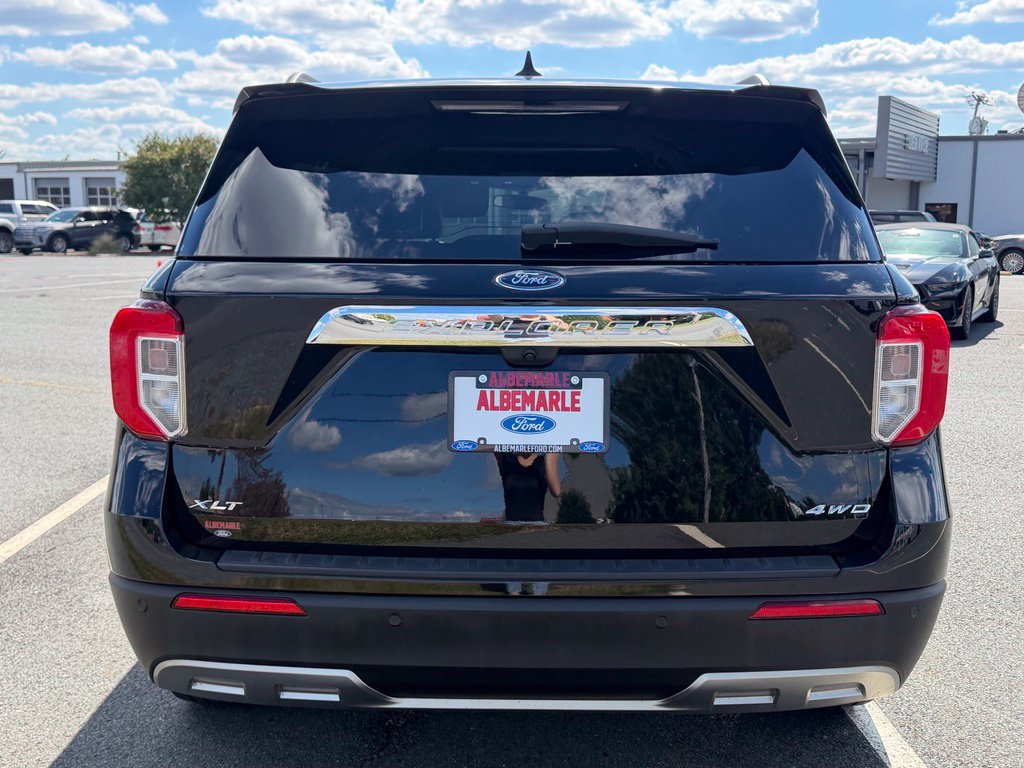 Used 2023 Ford Explorer XLT w/ Equipment Group 202A AWD/4WD image 4