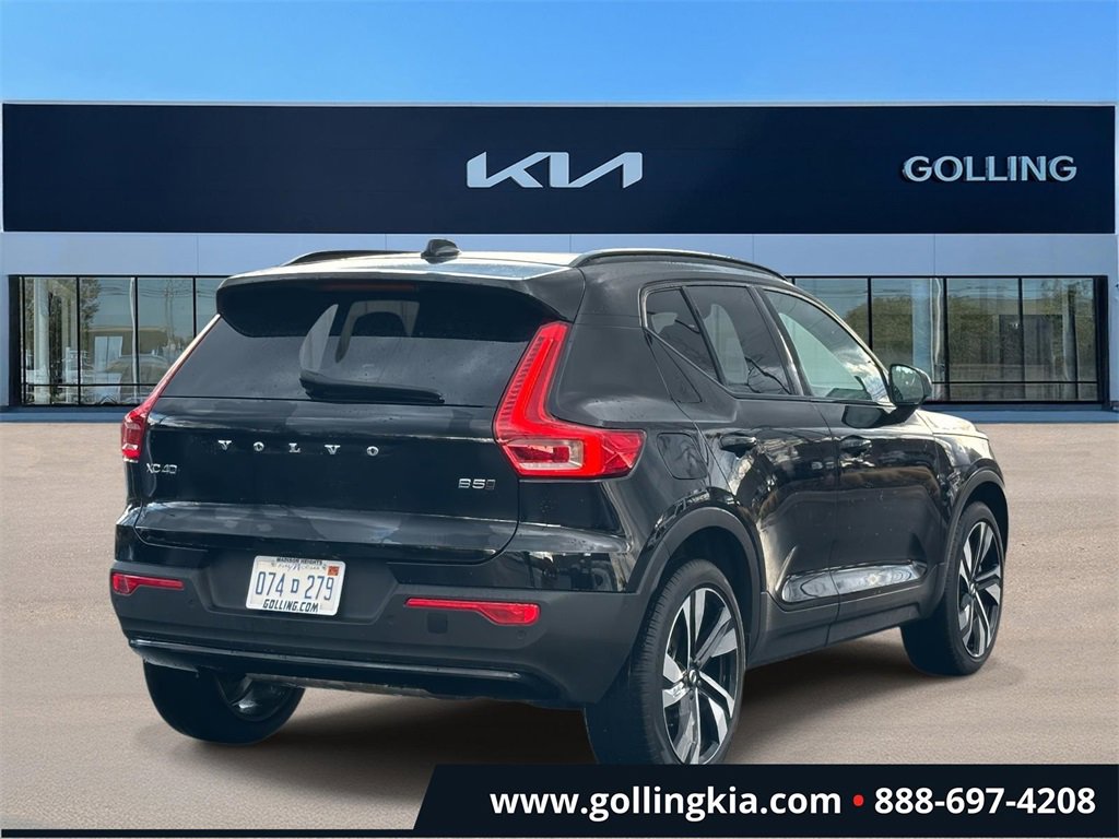 Used 2025 Volvo XC40 B5 Plus image 3