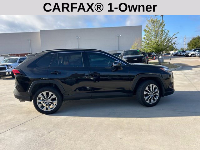 Used 2022 Toyota RAV4 XLE Premium FWD image 2