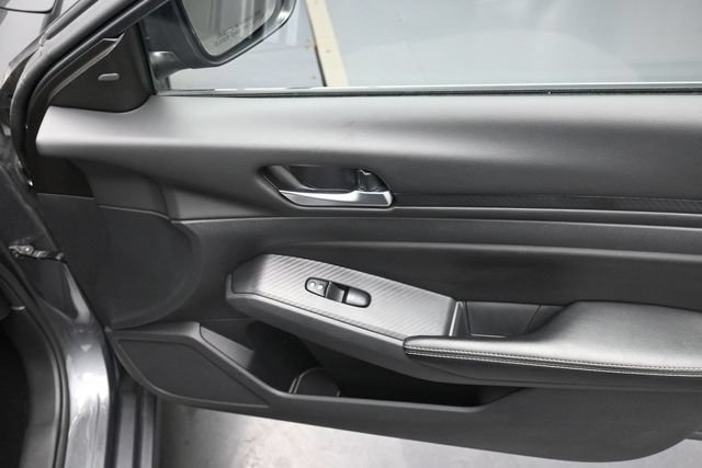 Used 2024 Nissan Altima 2.5 SV FWD image 38