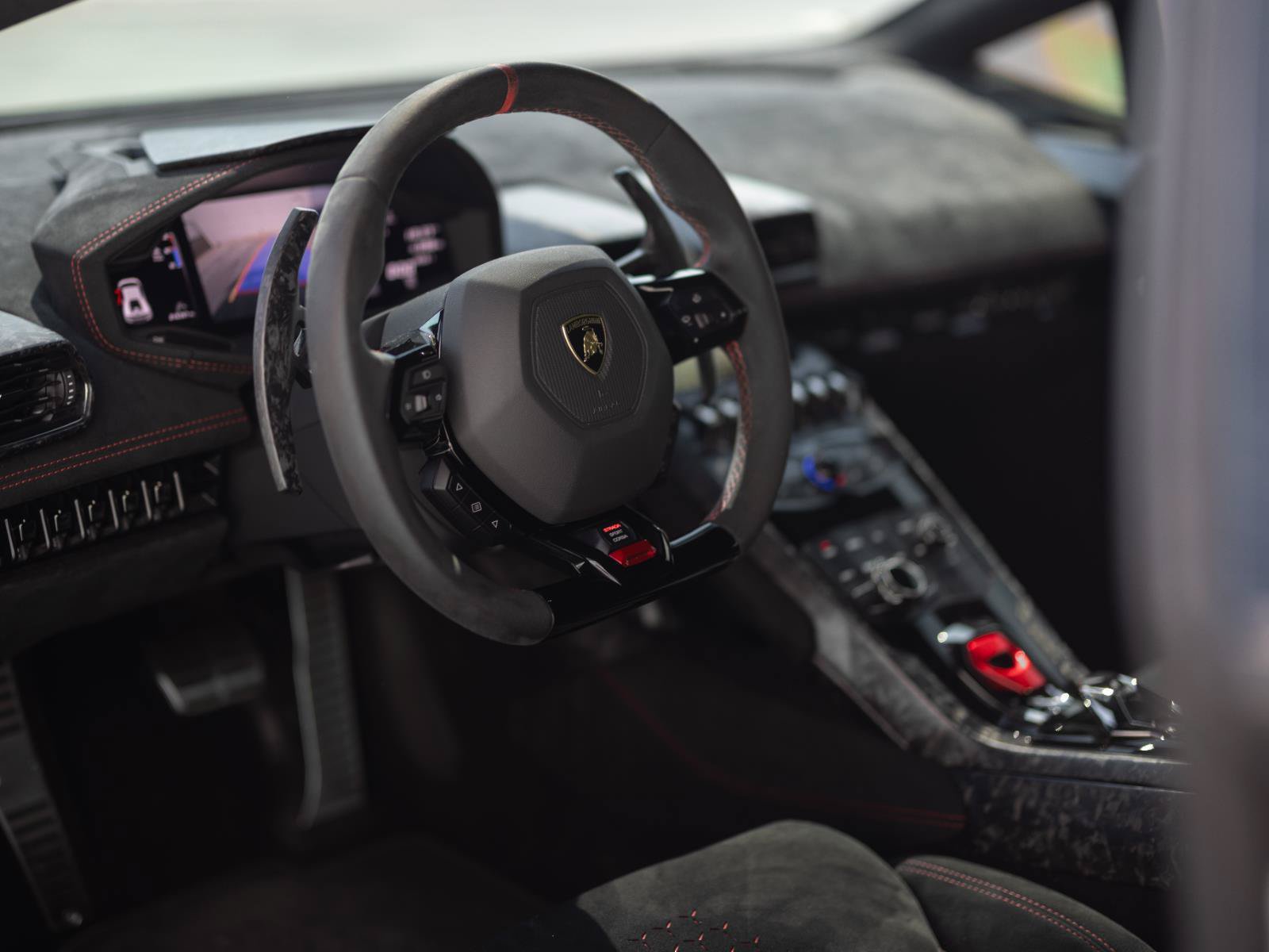 Used 2018 Lamborghini Huracan AWD/4WD image 28