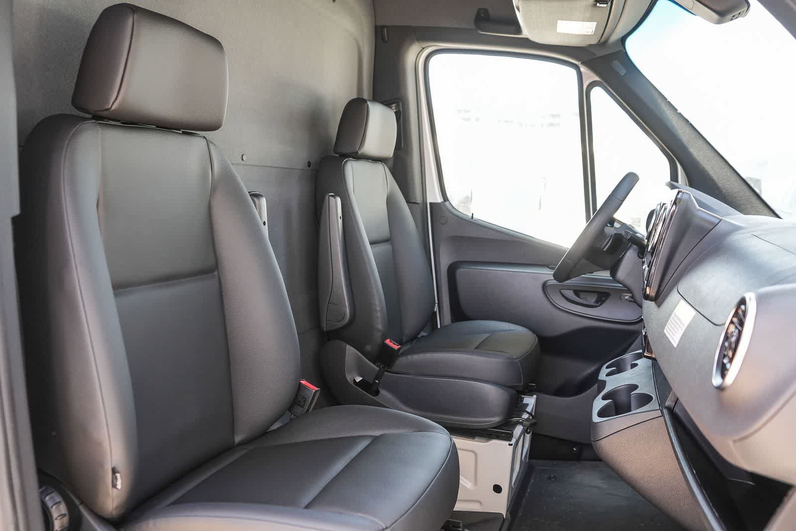 New 2025 Mercedes-Benz eSprinter 170 Cargo image 16