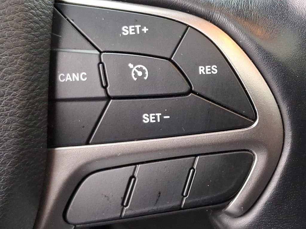 Used 2020 Jeep Grand Cherokee Limited w/ Luxury Group II image 24