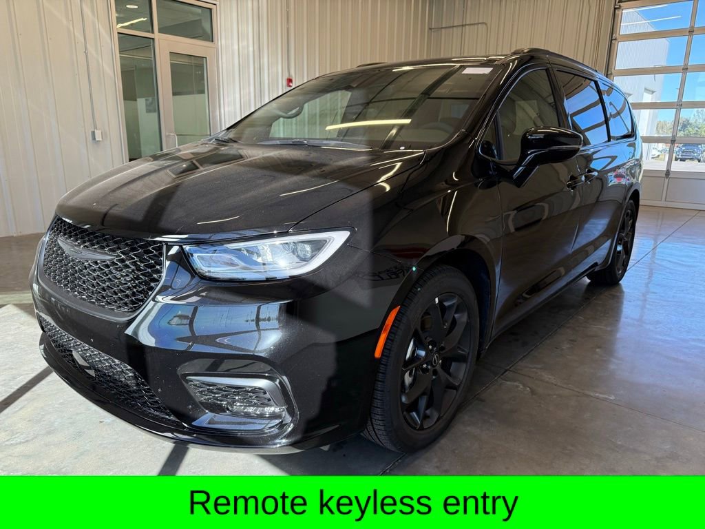 New 2026 Chrysler Pacifica Limited w/ S Appearance Package image 7