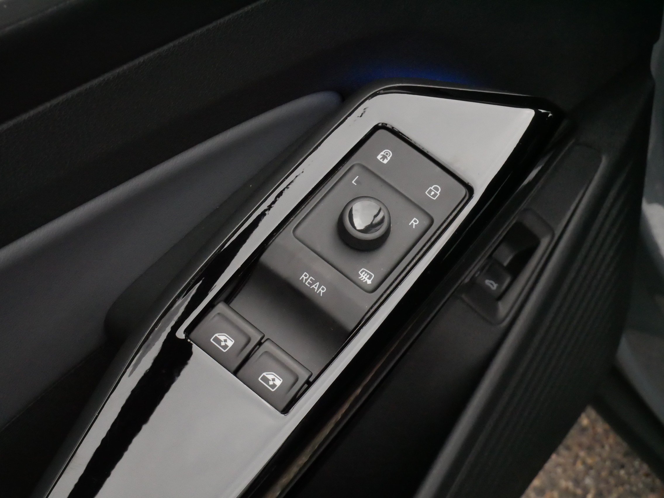 Certified 2023 Volkswagen ID.4 Pro S AWD/4WD image 19