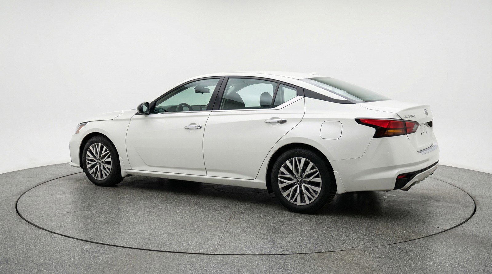 Used 2025 Nissan Altima 2.5 SV image 6
