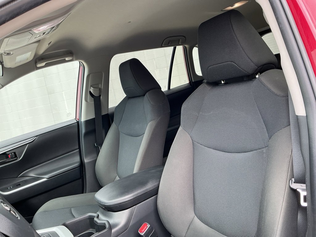 Used 2025 Toyota RAV4 LE AWD/4WD image 17