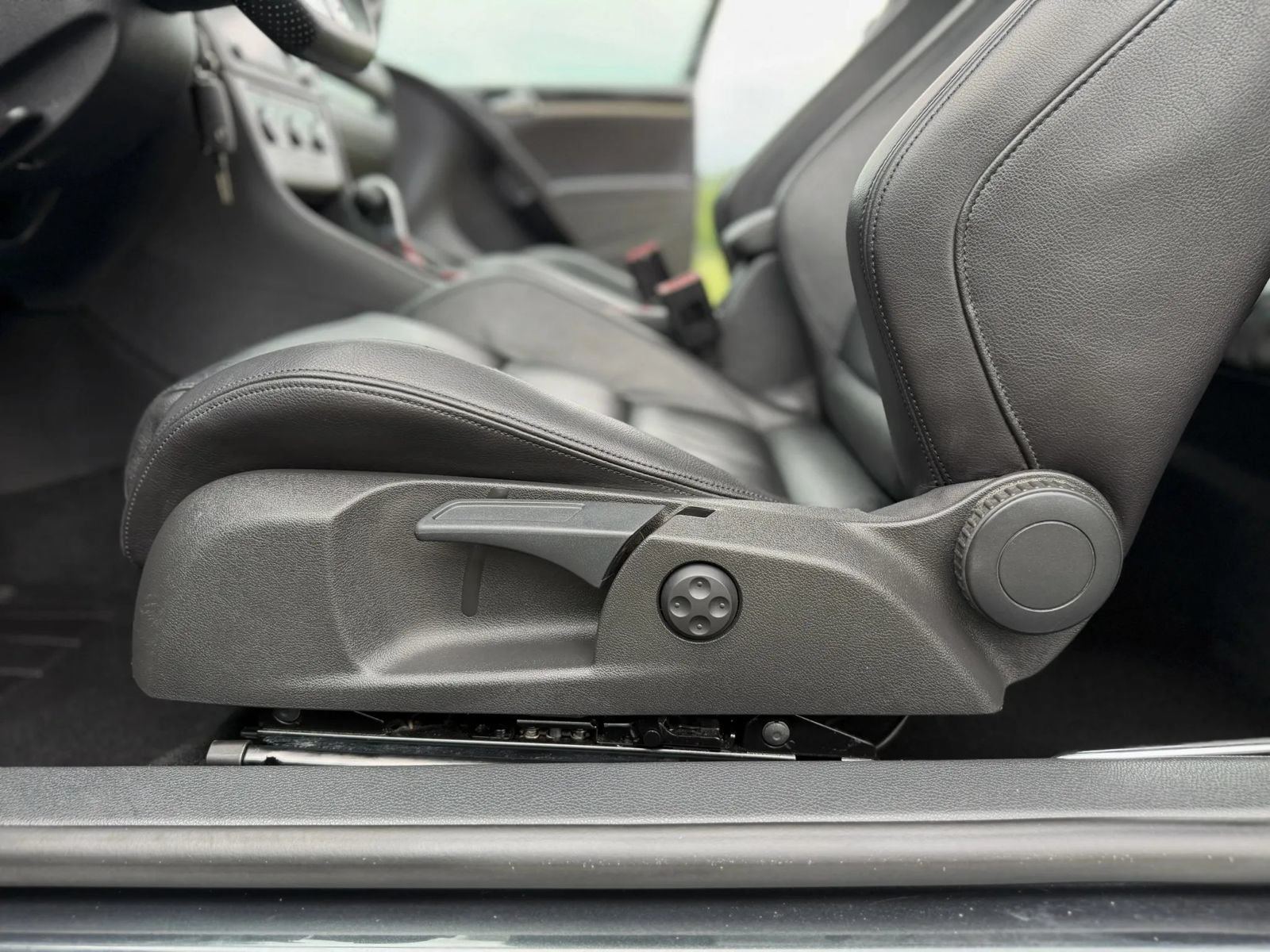 Used 2010 Volkswagen GTI 2-Door FWD image 89