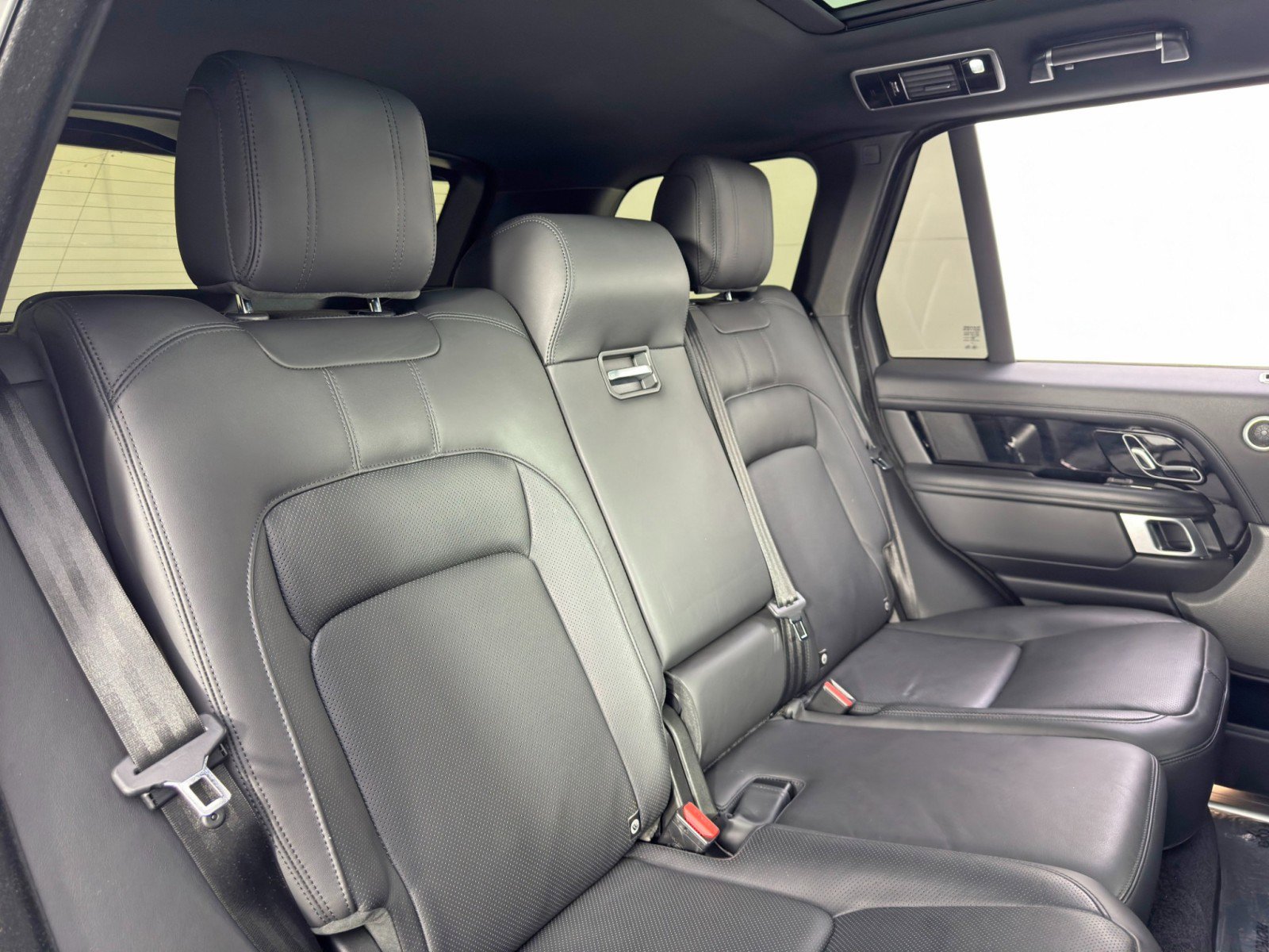 Used 2021 Land Rover Range Rover P525 Westminster Edition image 44