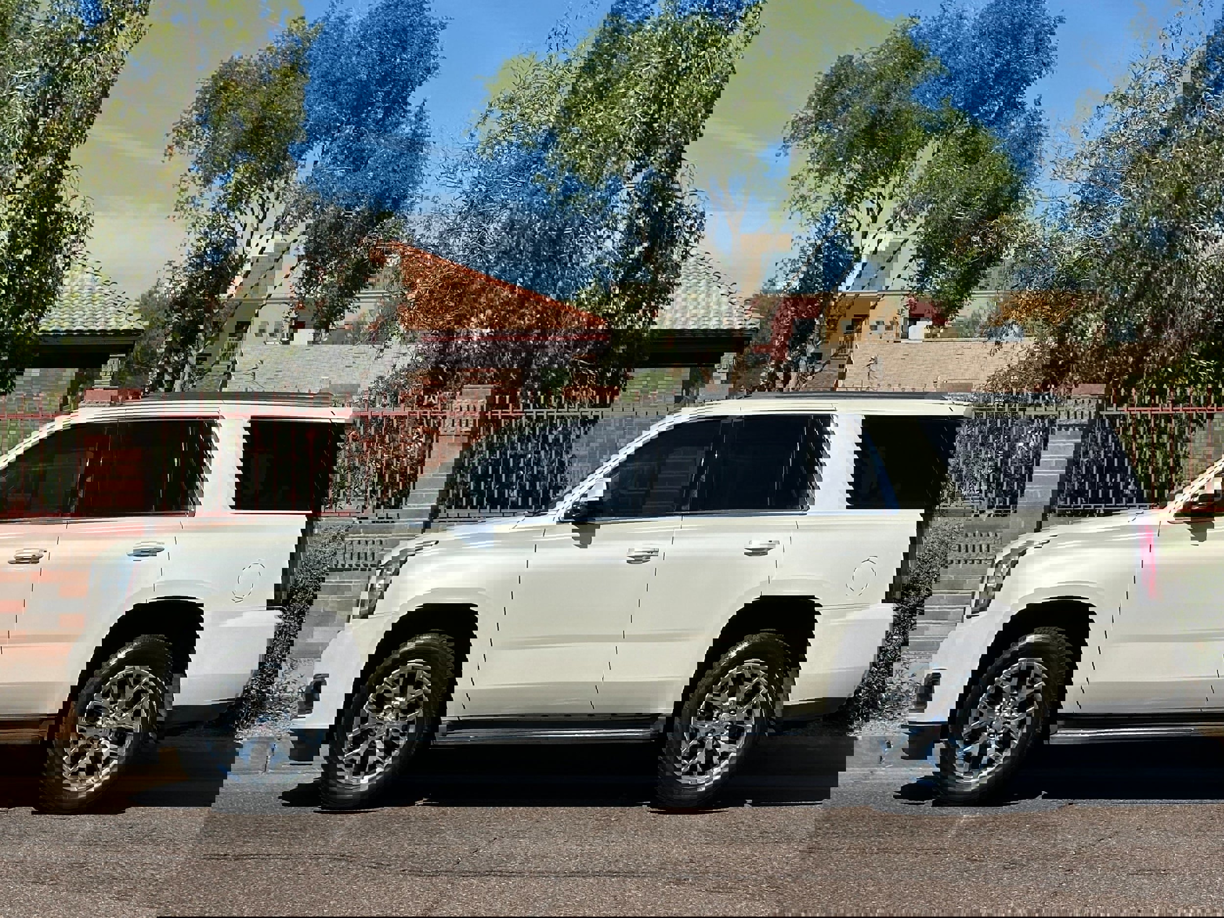 Used 2015 GMC Yukon SLT w/ Open Road Package AWD/4WD image 3