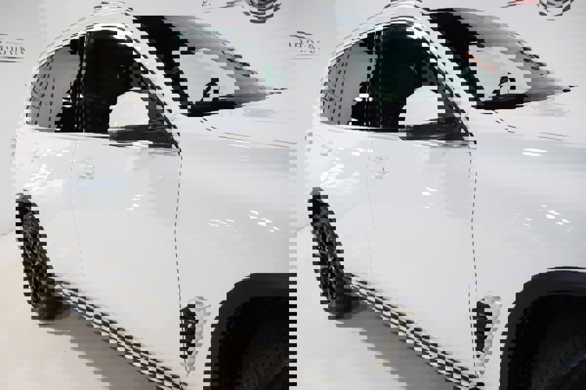 Used 2024 BMW X5 xDrive50e image 7