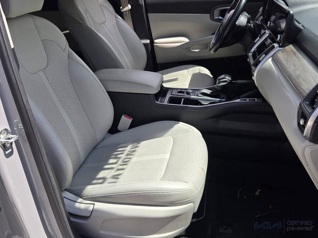Used 2022 Kia Sorento EX w/ Panoramic Sunroof Package FWD image 17