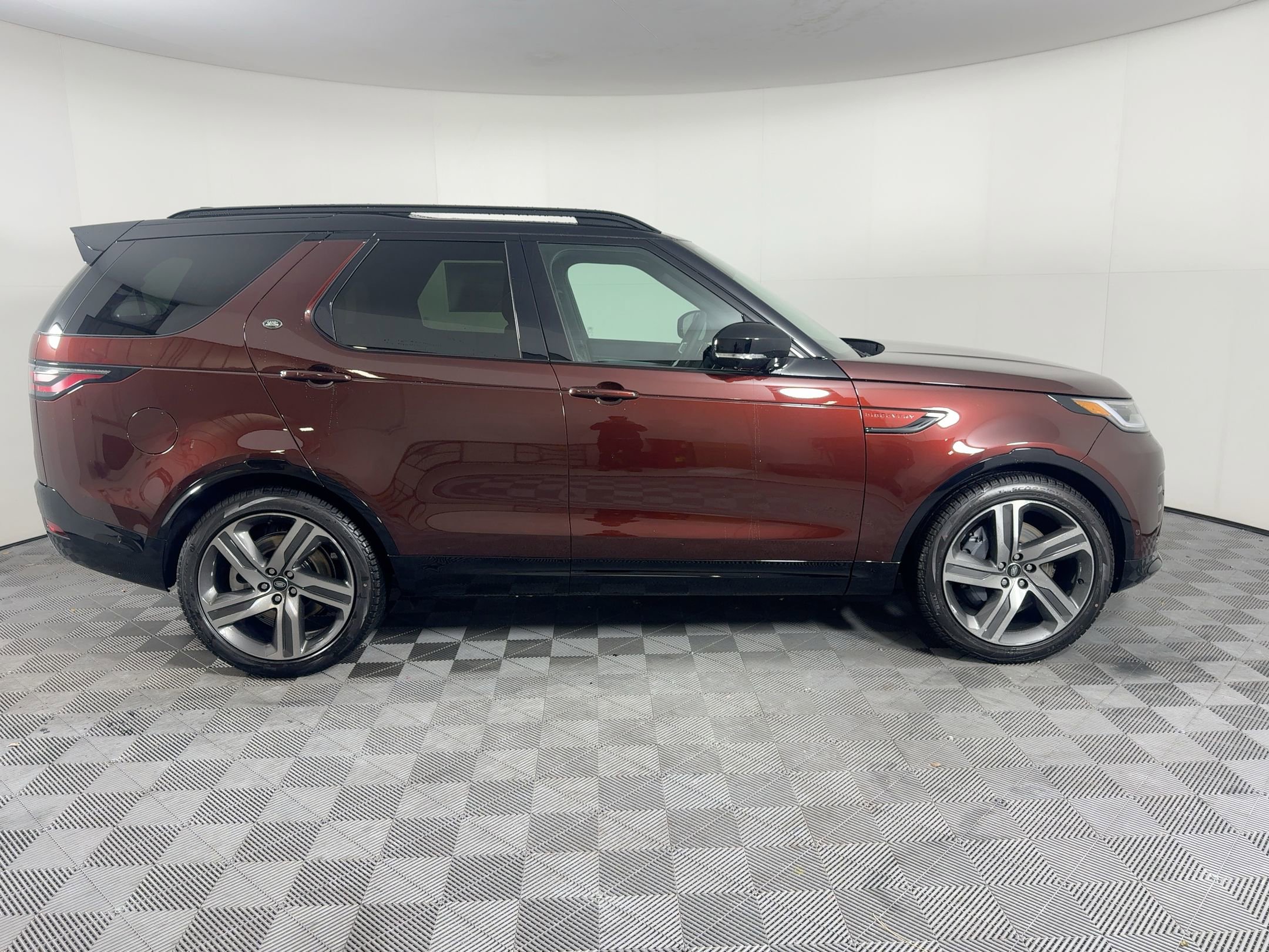 New 2026 Land Rover Discovery Limited Edition image 9