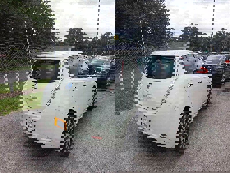 Used 2016 Nissan Leaf SV image 4