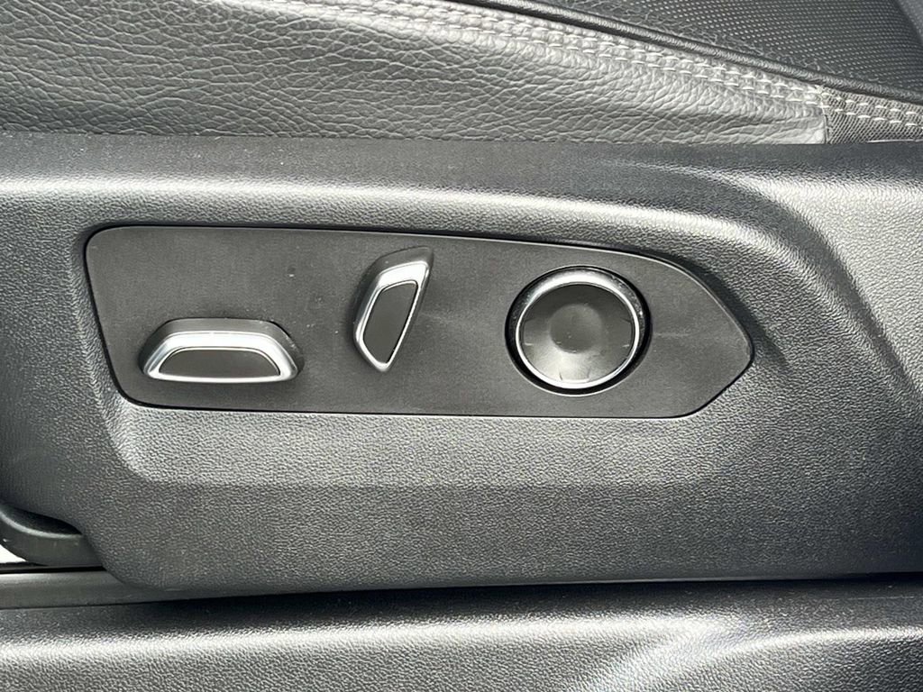 Used 2023 GMC Yukon XL Denali image 24