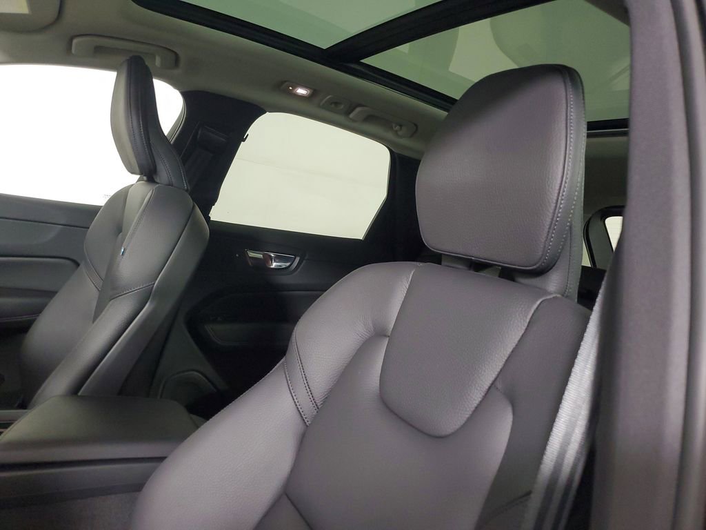 Used 2023 Volvo XC60 B5 Plus w/ Climate Package AWD/4WD image 25