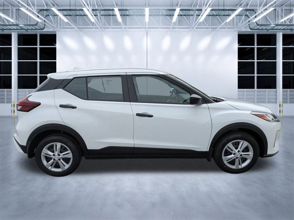 New 2025 Nissan Kicks Play S image 2