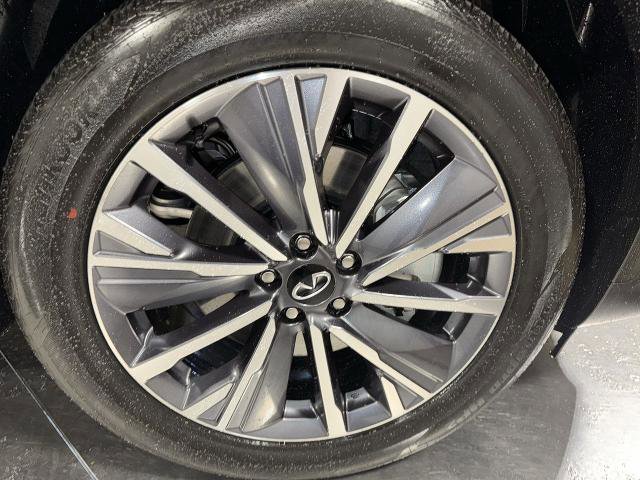 Certified 2026 INFINITI QX60 Luxe w/ Family Package AWD/4WD image 17