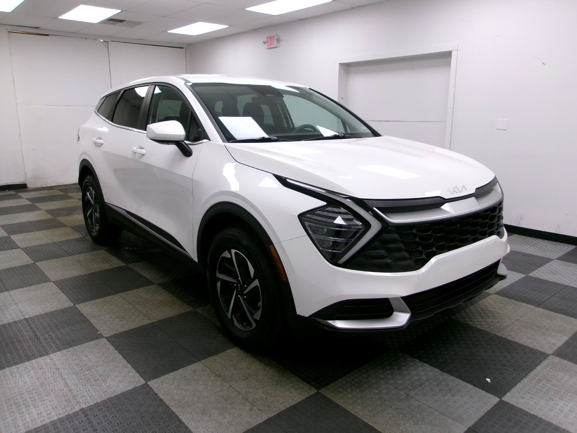 Used 2025 Kia Sportage LX AWD/4WD image 14